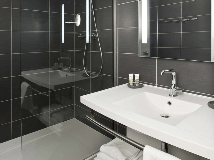 Bathroom 10