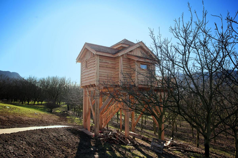 Exterior 2
