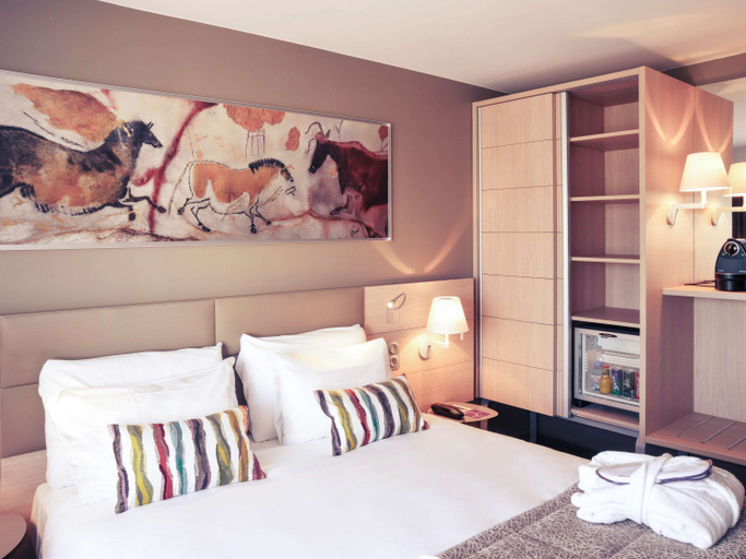 Bedroom 5, Mercure Périgueux Centre Hotel, Dordogne