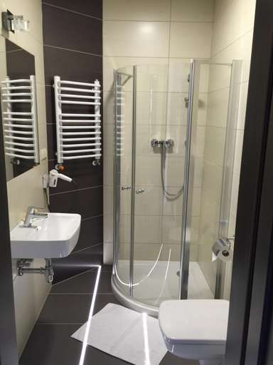 Bathroom 4, Hotel - Restauracja Koral, Wieliczka