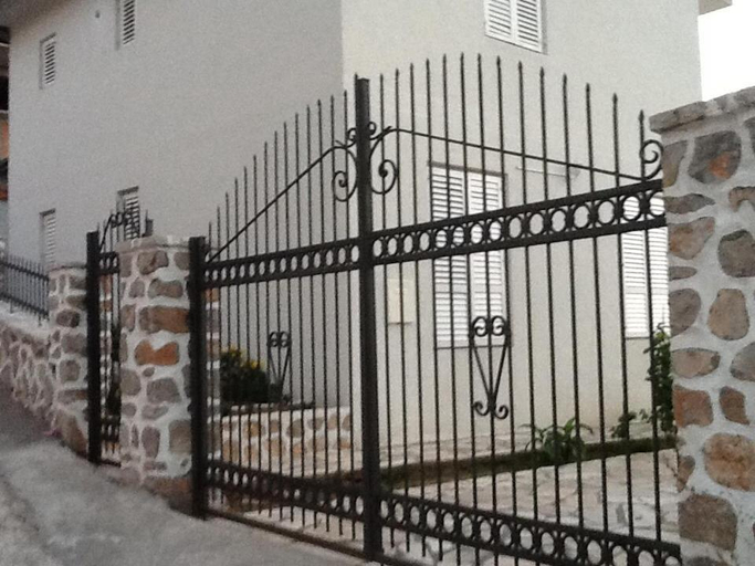 Others 3, Villa Mirista