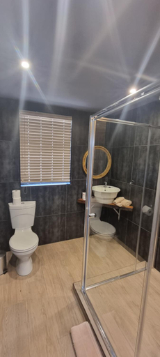 Bathroom 4, The Highlander Hotel, Nkangala