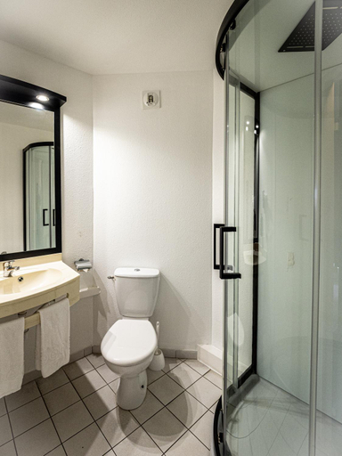 Bathroom 2, Welcomotel, Oise
