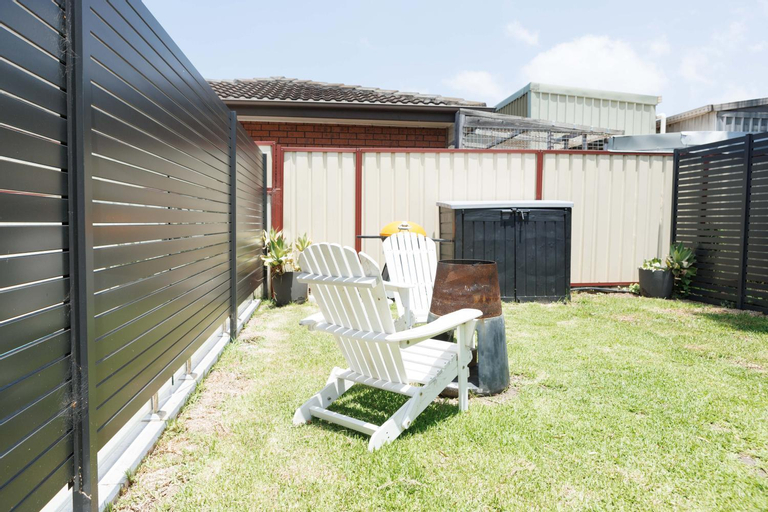 Sweet beautiful TINY HOME with pool and 2 minute drive to the beach, Wollongong - Inner