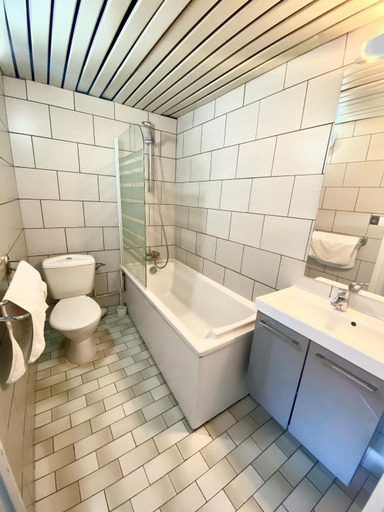Bathroom 2, Hotel du Centre Luce Chartres, Eure-et-Loir