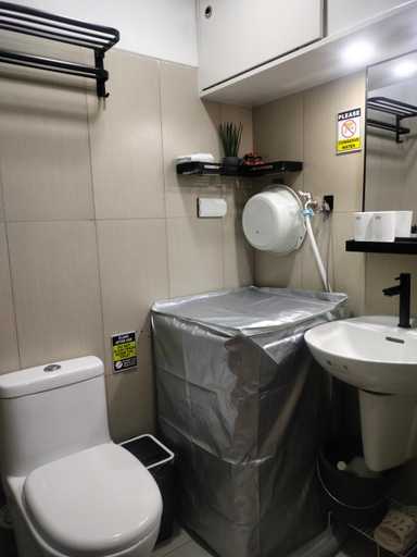 Bathroom 5, LshStaycation at Smdc Breeze Residence, Pasay City