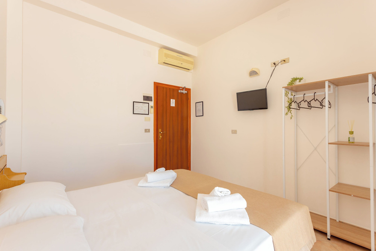 Bedroom 2, Hotel Katina, Rimini