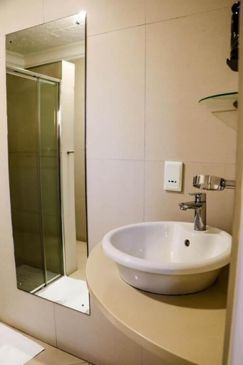 Bathroom 5, Windhoek Gardens Boutique Hotel cc, Windhoek West