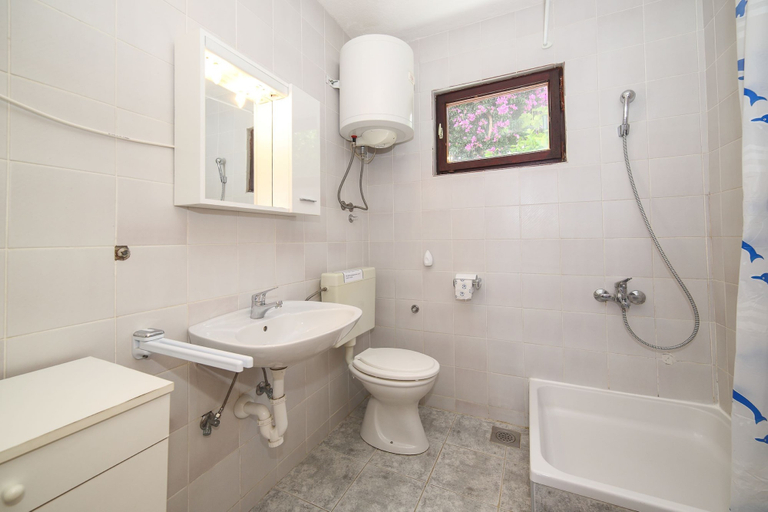 Bathroom 2, Cozy Beachfront Holiday Home Slatine, Trogir