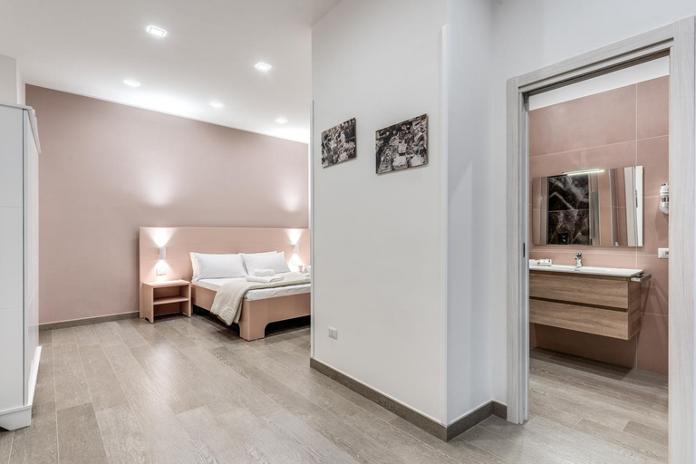 Bedroom 2, B&B Rafilina's house, Napoli