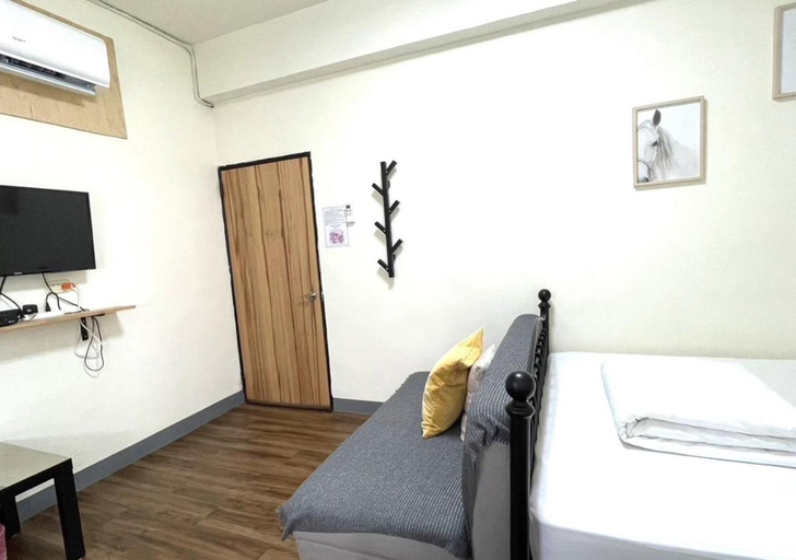 Others 2, Fengjia Jocy House, Taichung
