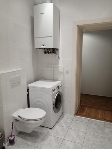 Bathroom 3, Apartments near Schonbrunn Palace, Wien