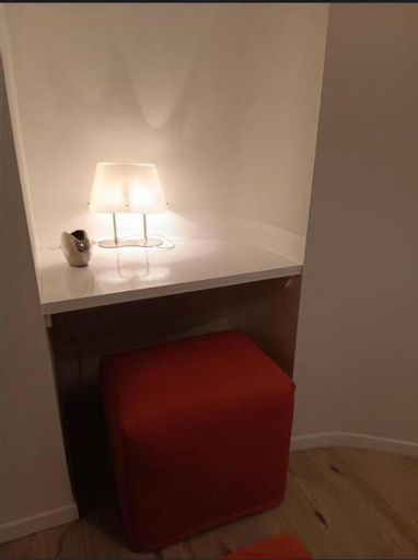 The Luxury White Suite, Hainaut