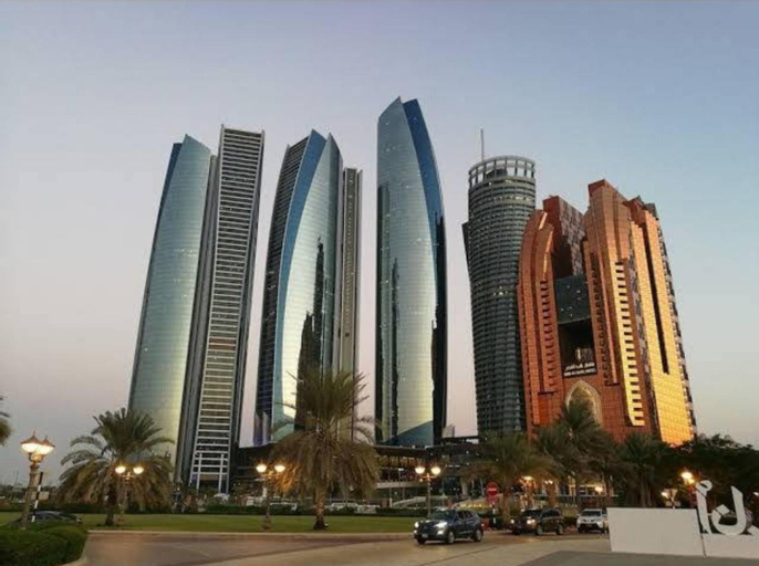 Cornich Street - Pearl Room, Abu Dhabi City