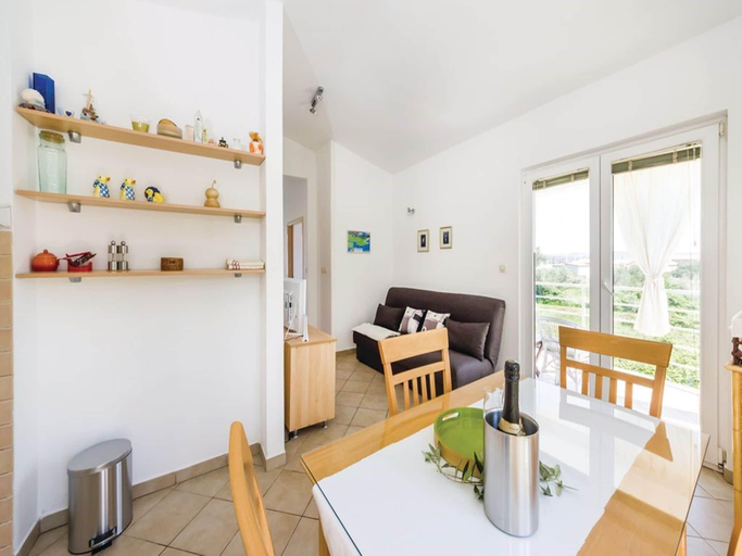 Others 4, Spacious Holiday Home in Bibinje with Garden, Bibinje