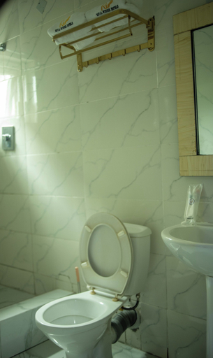 Bathroom 5, Royal Winners Hotel, Obio/Akp