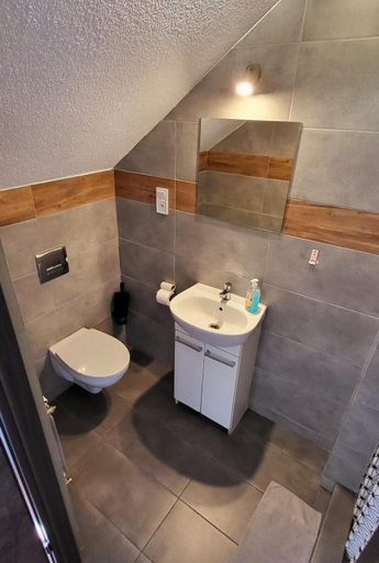 Others 2, M Hostel, Tarnowskie