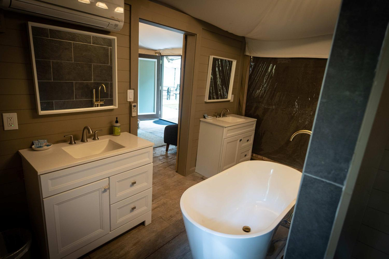 Bathroom, Pine Mountain RV Resort, Troup