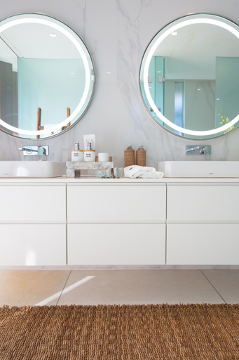 Bathroom 10