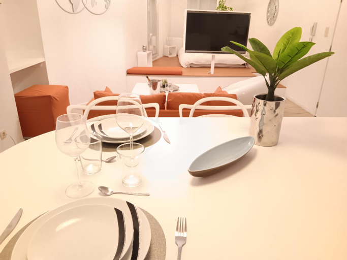 Food & Drinks 3, The Luxury White Suite, Hainaut