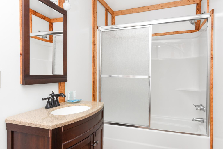 Bathroom 3, Round Top Hotel, Fayette