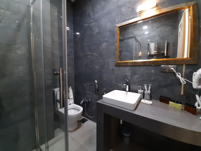 Bathroom 4, King David luxury two bedroom 9, Tbilisi