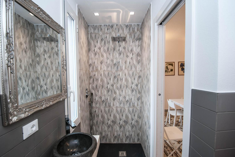 Bathroom 14