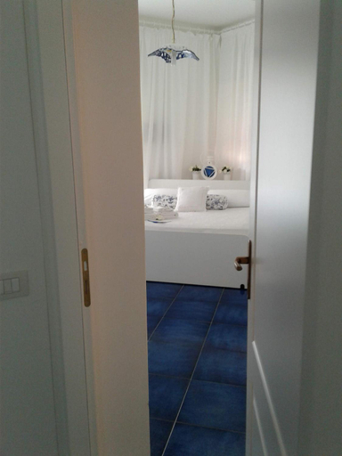 Others 4, Casa Blu Cobalto, Salerno