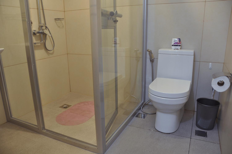 Bathroom 10