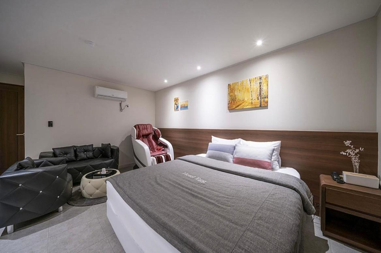 Others 3, Hotel Egg, Gangseo