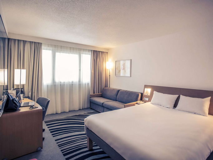 Novotel Bourges - Tap to explore photos