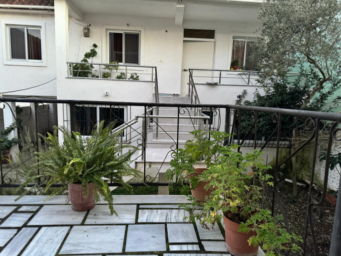 Others 2, Ibras House, Durrësit