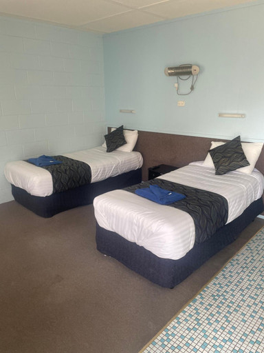 Others 4, Springsure Hotel Motel, Bauhinia