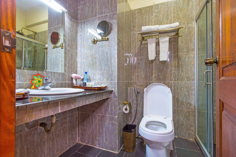 Bathroom 5, Eastland Hotel, Kibra