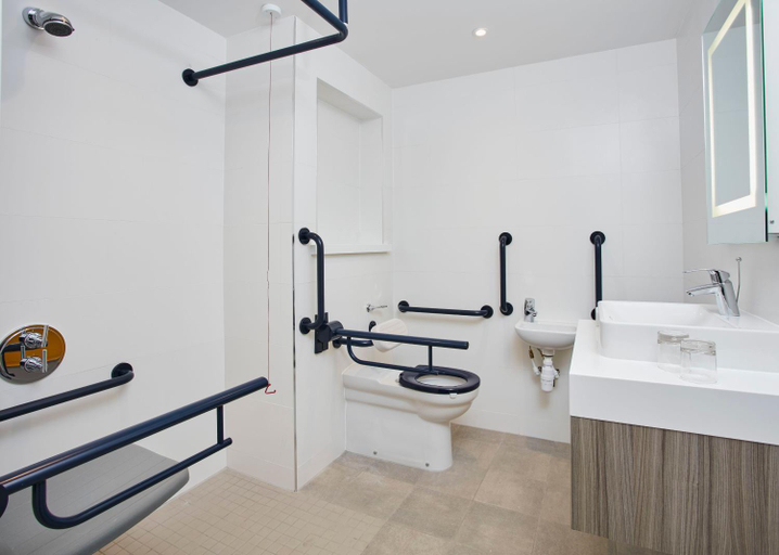 Bathroom 5, Leonardo Royal Hotel Oxford, Oxfordshire