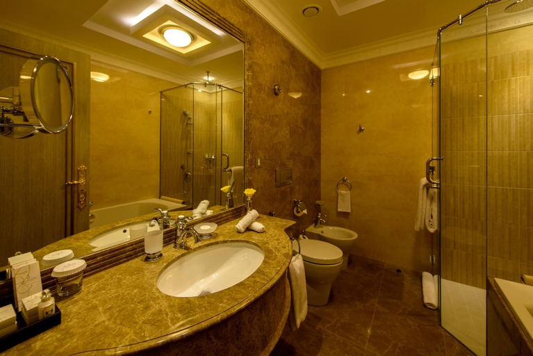 Bedroom 5, Royal Rose Abu Dhabi, a Curio by Hilton Affiliated Hotel, Abu Dhabi City