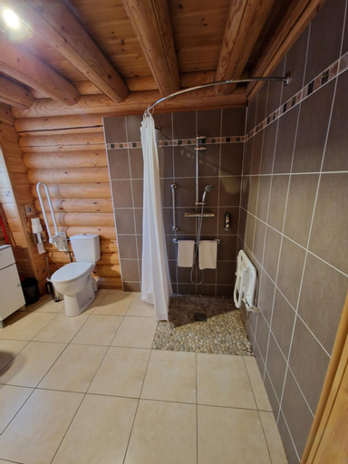 Bathroom 10