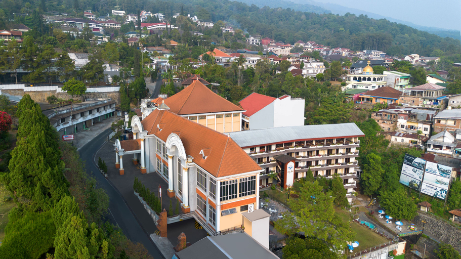 Exterior & Views