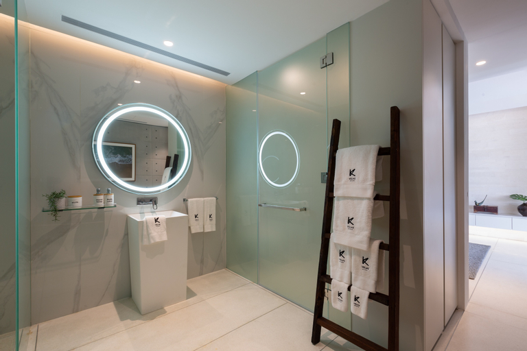 Bathroom 10