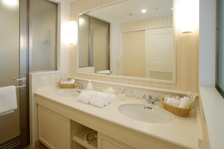 Bathroom 7