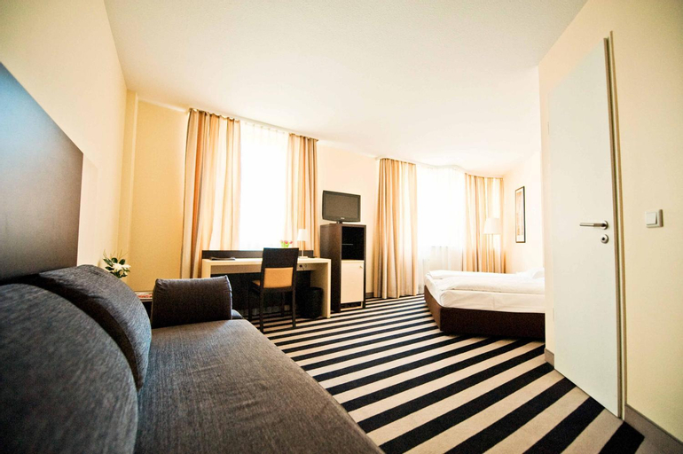 Bedroom 2, Bristol Hotel - Frankfurt City - Central Station, Frankfurt am Main