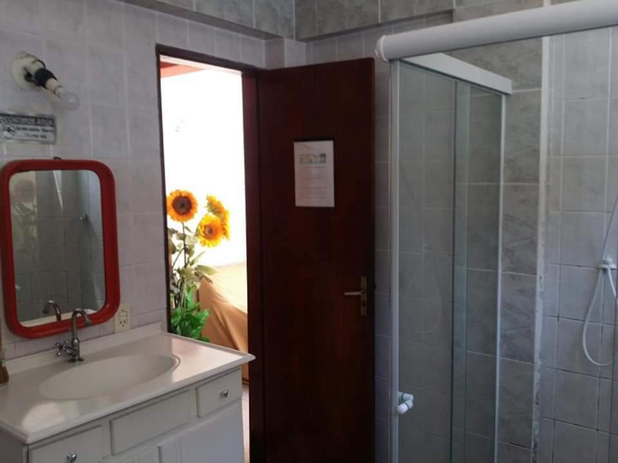 Bathroom 4, Beira Mar Hostel, Florianopolis