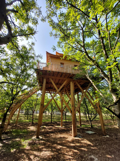 Exterior 5