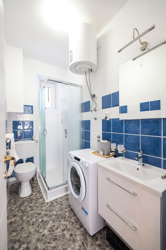 Bathroom 2, Iadra apartment in city center, Zadar