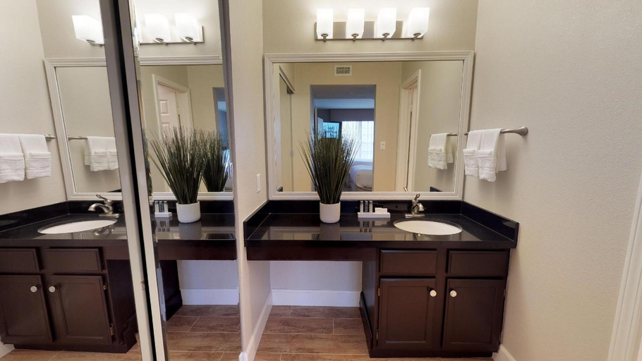 Bathroom 3, Chase Suites Hotel Brea, Orange
