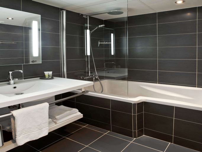 Bathroom 7