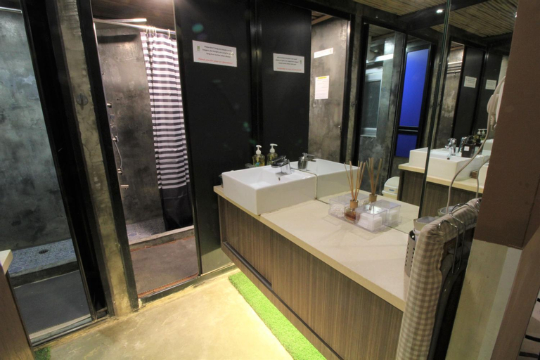 Bathroom 29