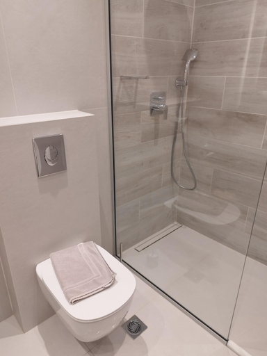 Bathroom 3, Bakagiannis Apartments, Epirus