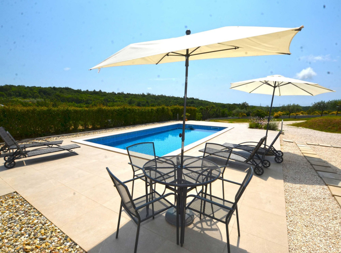Sport & Beauty 4, Picturesque Paradise Holiday Home With Pool, Rovinj