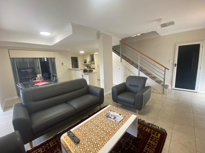 Others 4, City Beach house, Mandurah